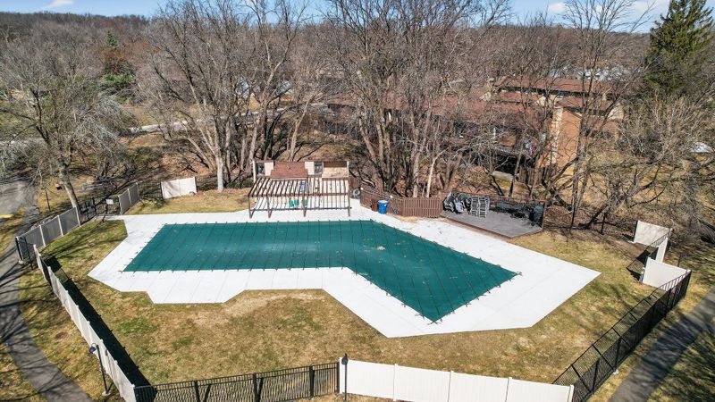 140 W Eagle Lake Dr, Maple Grove, MN 55369