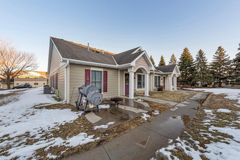1816 Haralson Ct, Saint Peter, MN 56082