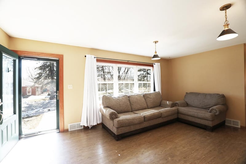 811 N 7th St, Virginia, MN 55792