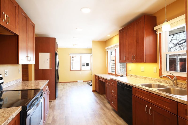 811 N 7th St, Virginia, MN 55792