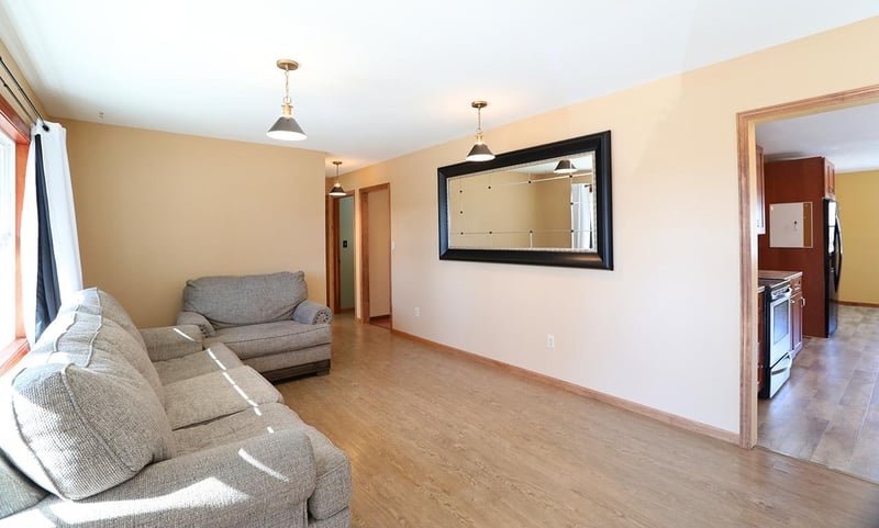 811 N 7th St, Virginia, MN 55792