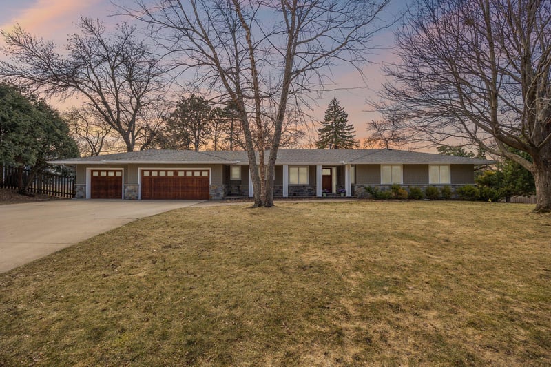 5424 Highwood Dr W, Edina, MN 55436
