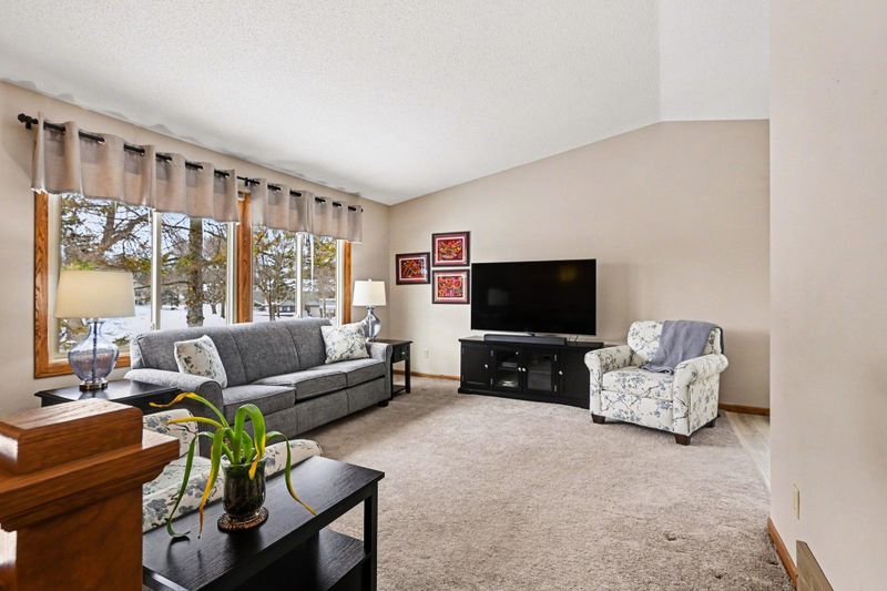 851 Sherwood Rd, Shoreview, MN 55126