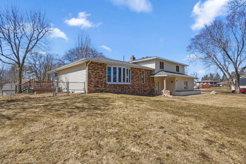 2063 Parkway Dr, North Saint Paul, MN 55109