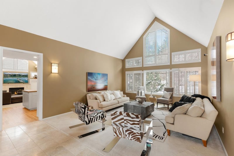 10556 Prairie Lakes Dr, Eden Prairie, MN 55344
