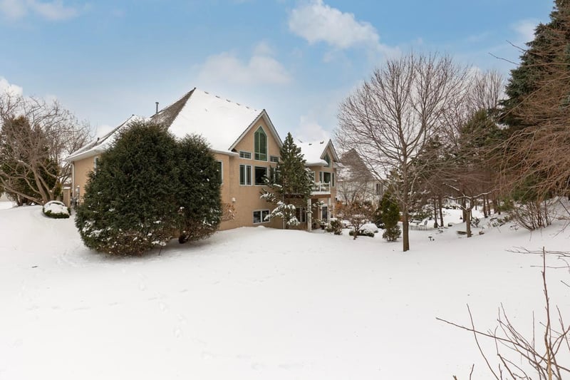 10556 Prairie Lakes Dr, Eden Prairie, MN 55344