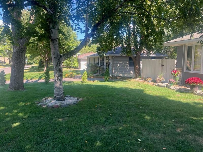 1916 Gettysburg Ave N, Golden Valley, MN 55427