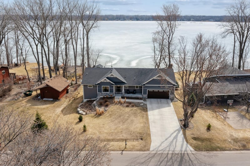 6824 W Shadow Lake Dr, Lino Lakes, MN 55014
