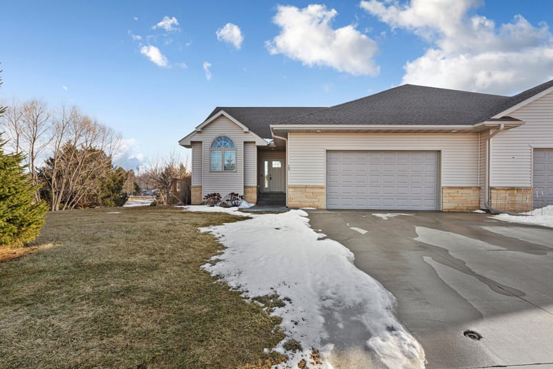 13 Egret Ln, Elysian, MN 56028