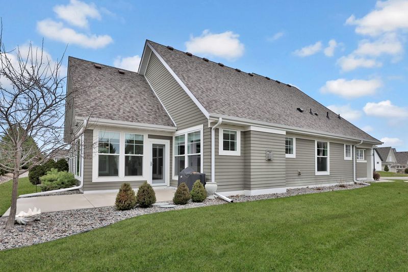 5042 Dale Ridge Rd, Woodbury, MN 55129