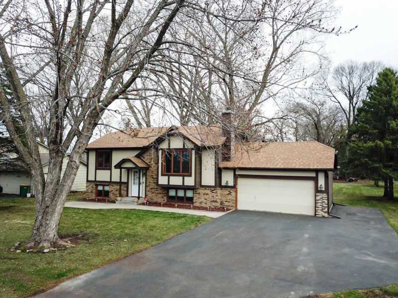3080 Greenbrier St, Little Canada, MN 55117