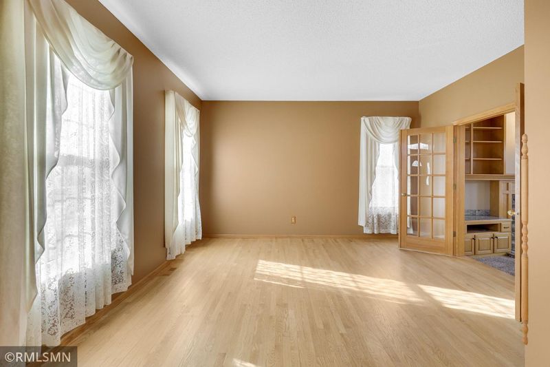 4105 Countryview Dr, Eagan, MN 55123
