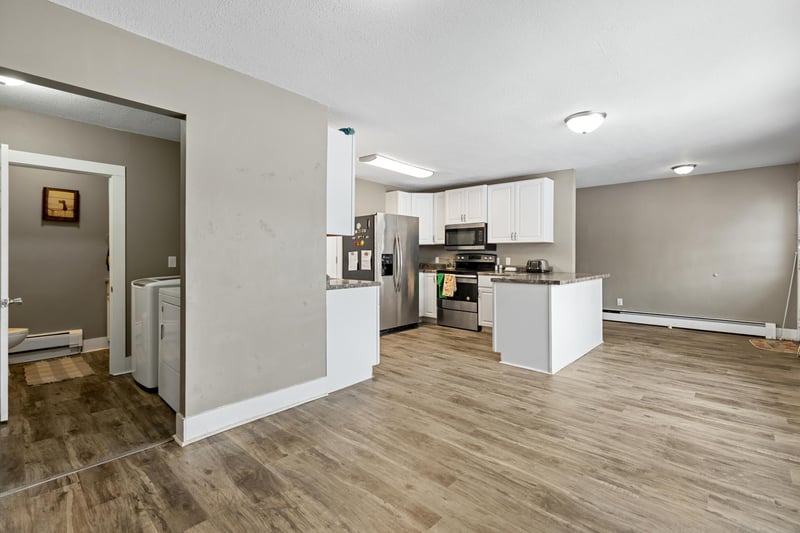 110 Mill St W, Winthrop, MN 55396