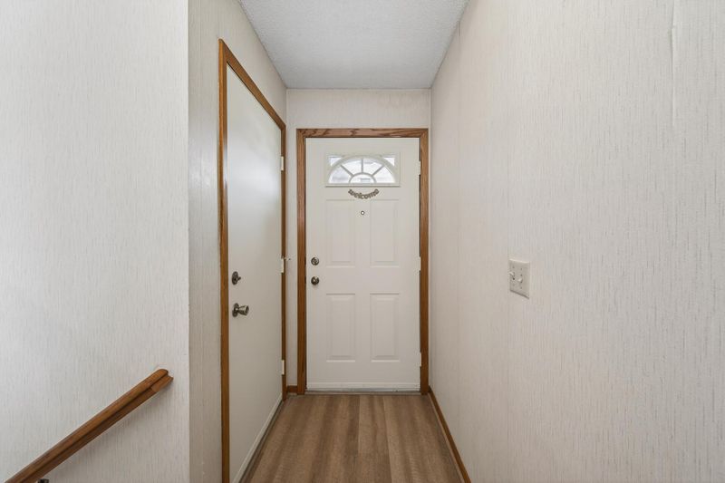 2199 Hallmark Ave N, Oakdale, MN 55128