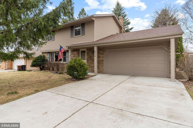 2245 Maple Ln E, Maplewood, MN 55109