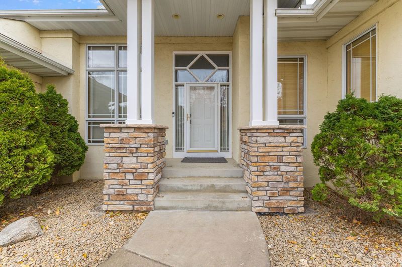 8175 Pristine Pine Trl, Eden Prairie, MN 55347