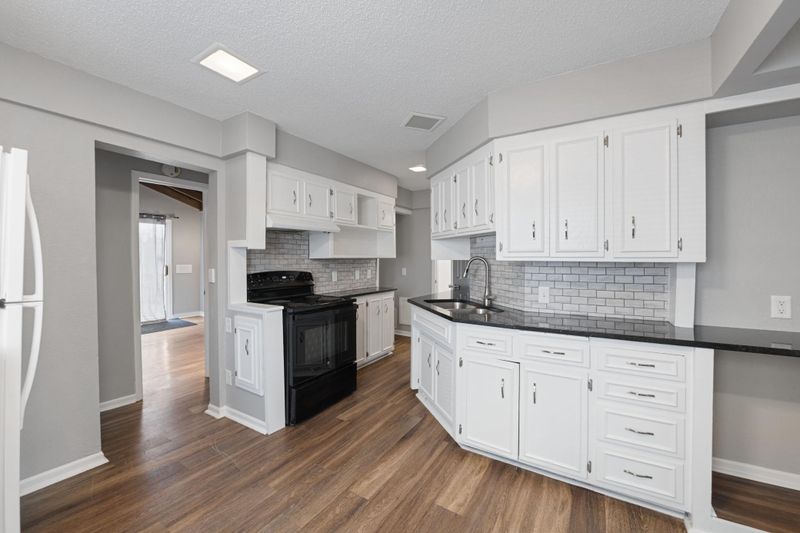 1054 Arkwright St, Saint Paul, MN 55130