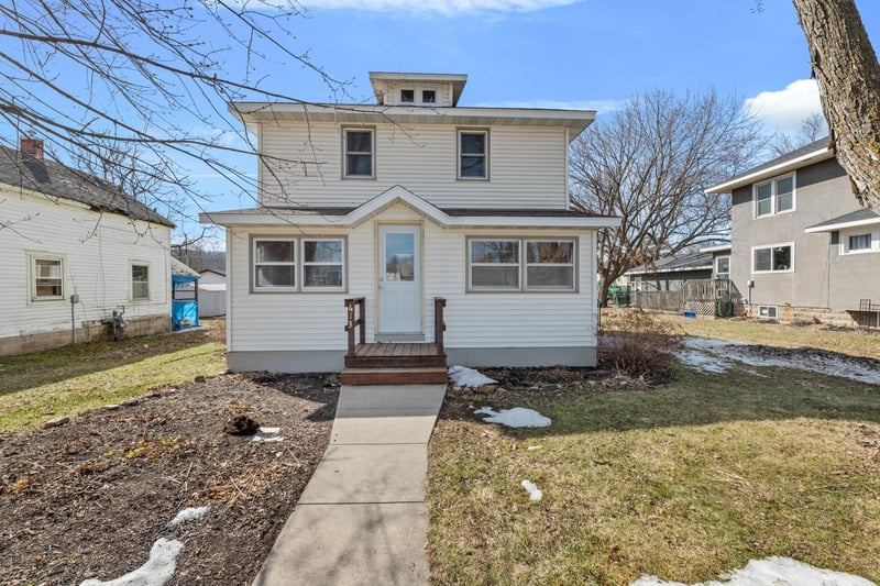 413 S Sherman St, Houston, MN 55943