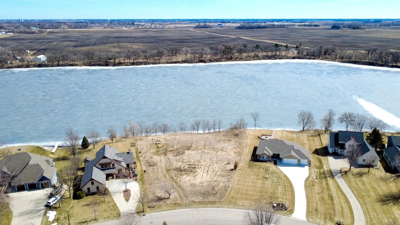 1165 W Shore Dr SW, Hutchinson, MN 55350