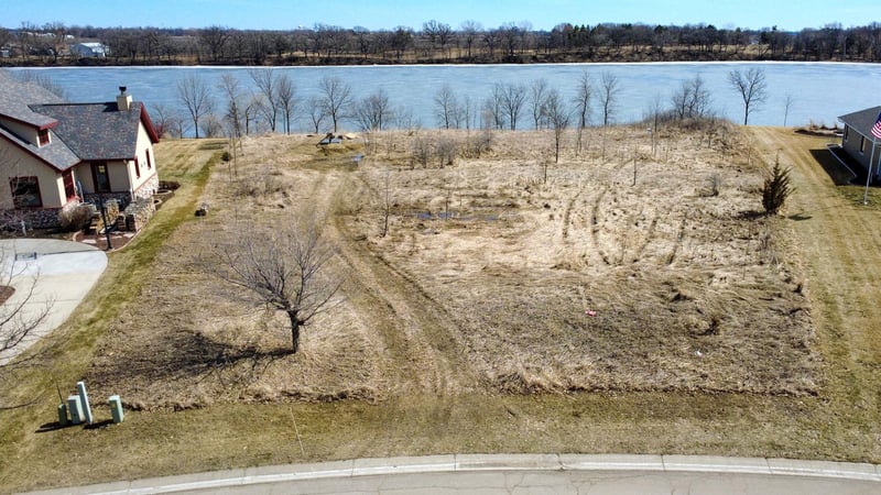 1165 W Shore Dr SW, Hutchinson, MN 55350