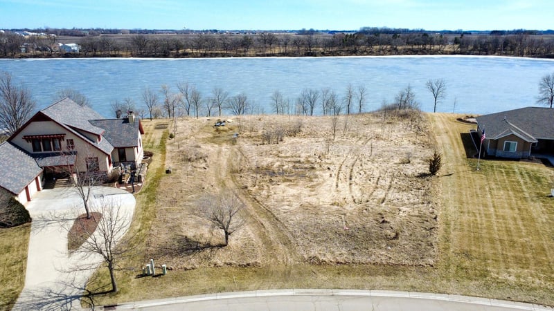 1165 W Shore Dr SW, Hutchinson, MN 55350