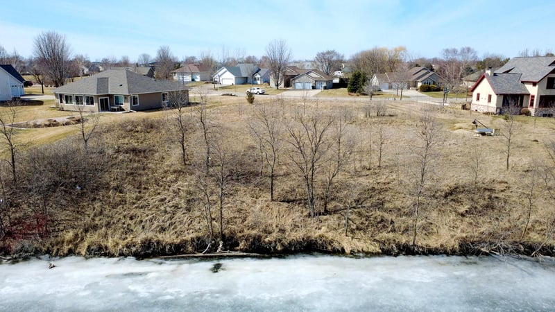 1165 W Shore Dr SW, Hutchinson, MN 55350