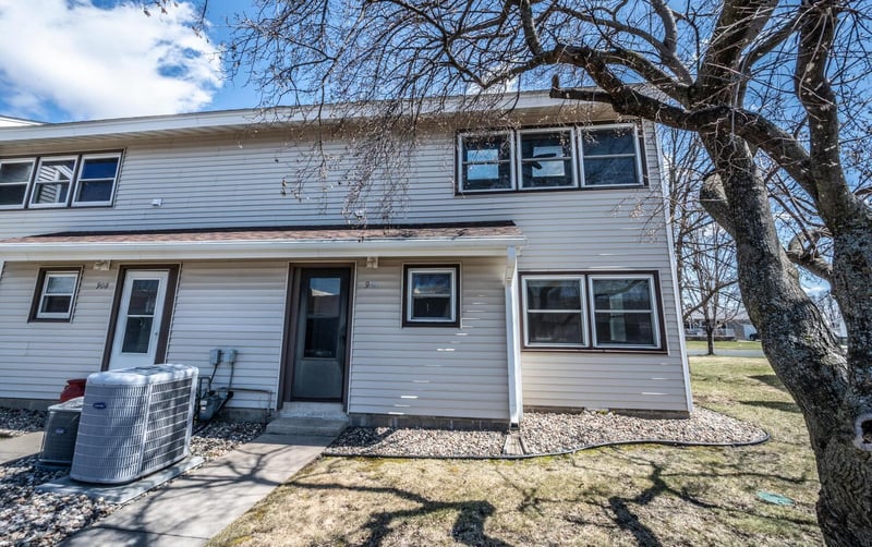 910 9th St, Farmington, MN 55024