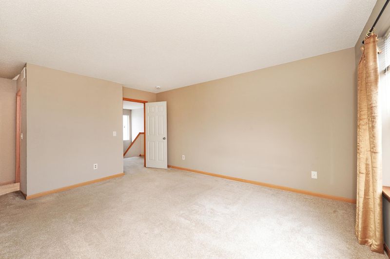 7976 Everest Ln N, Maple Grove, MN 55311