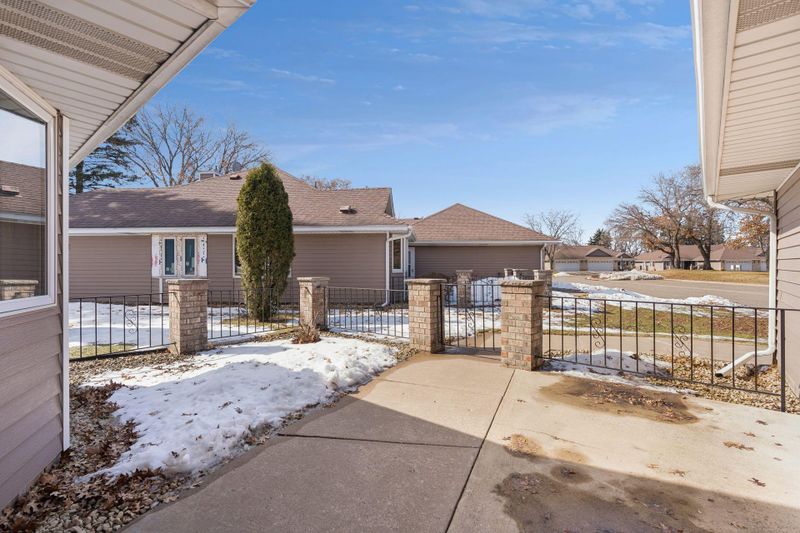 1072 Serene Ct, Shoreview, MN 55126