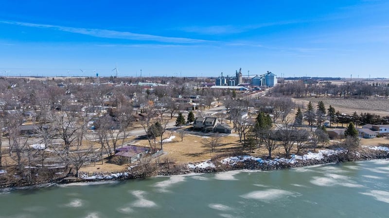 509 Cottage Ave, Hendricks, MN 56136