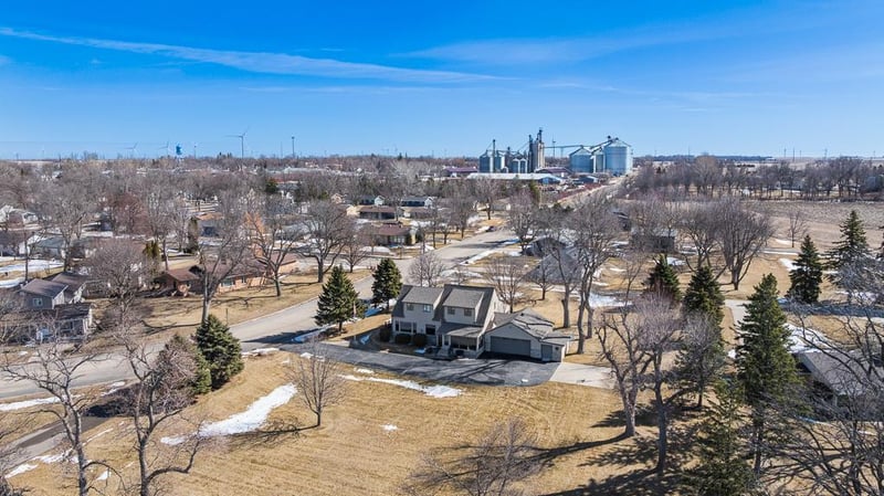 509 Cottage Ave, Hendricks, MN 56136