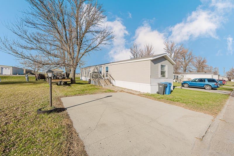 206 8th St NW, Dilworth, MN 56529
