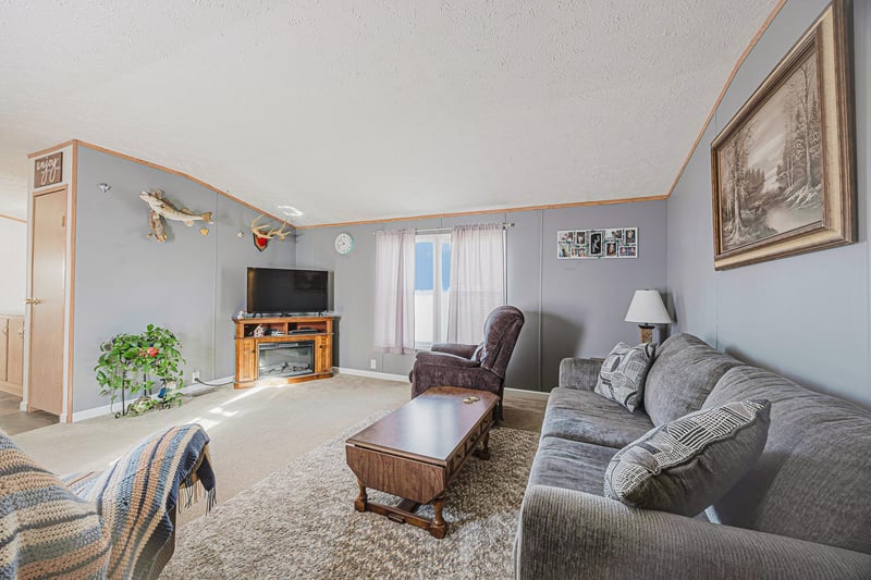 206 8th St NW, Dilworth, MN 56529