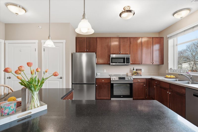 1070 Grandview Ct NE #414, Columbia Heights, MN 55421