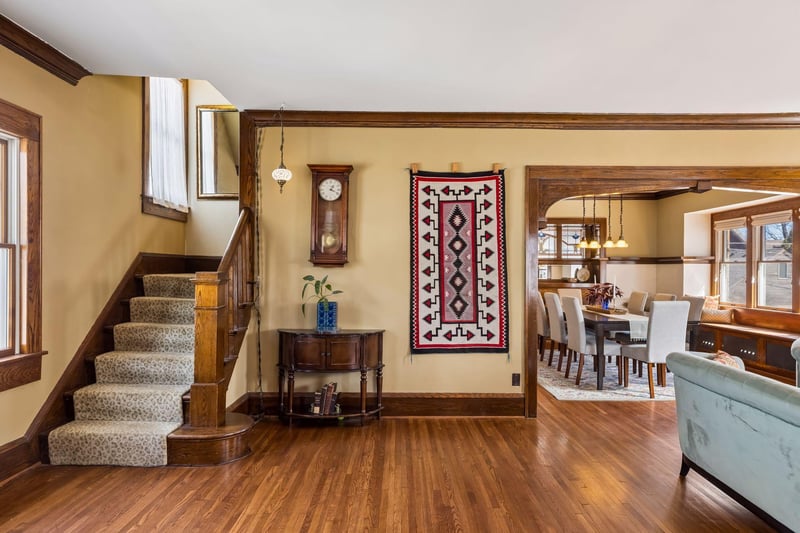 1141 Hyacinth Ave E, Saint Paul, MN 55106