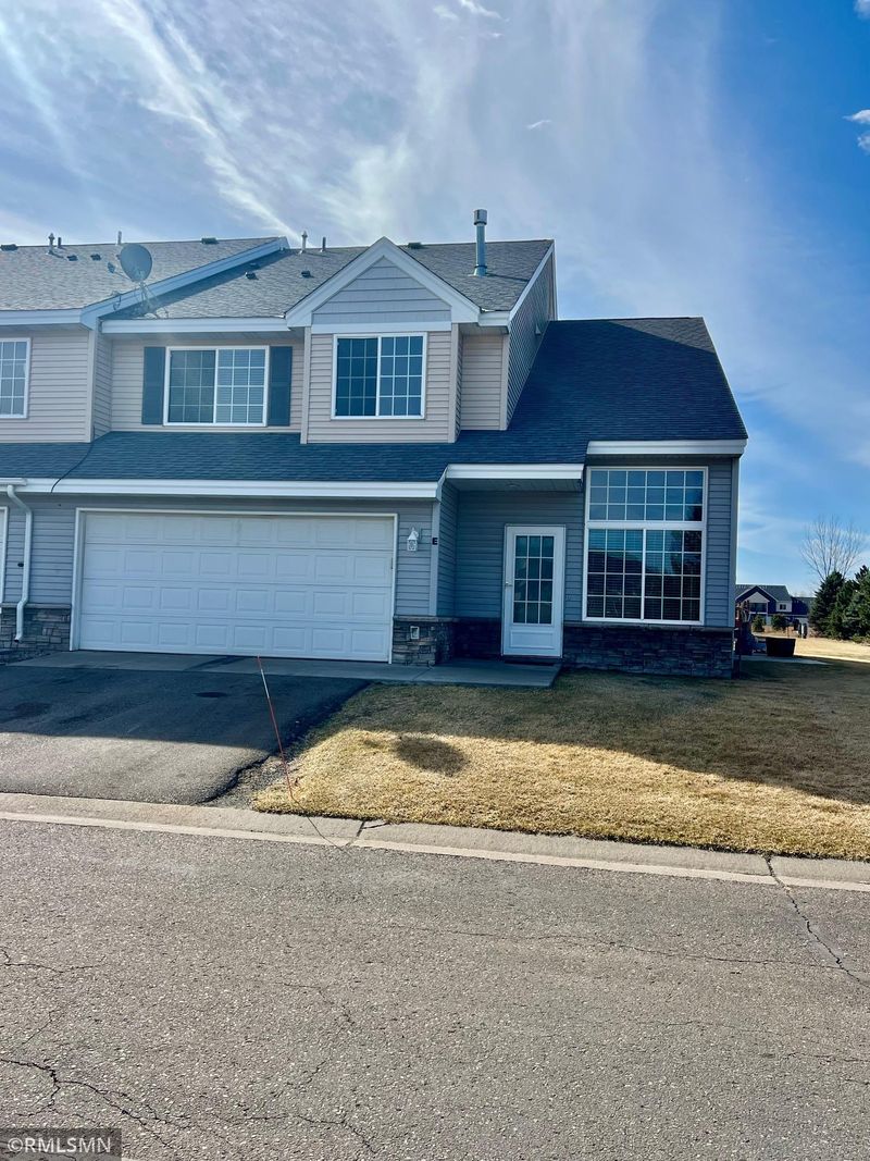 301 Roosevelt St S #E, Cambridge, MN 55008