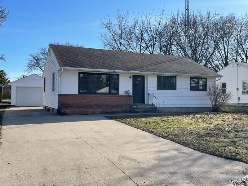 618 9th Ave SE, Waseca, MN 56093