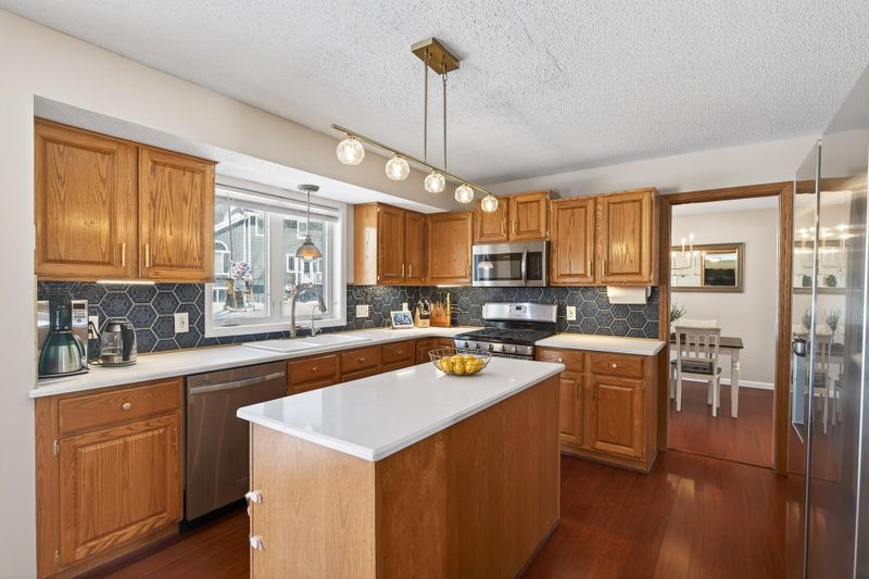 1704 Sunrise Ct, Burnsville, MN 55306