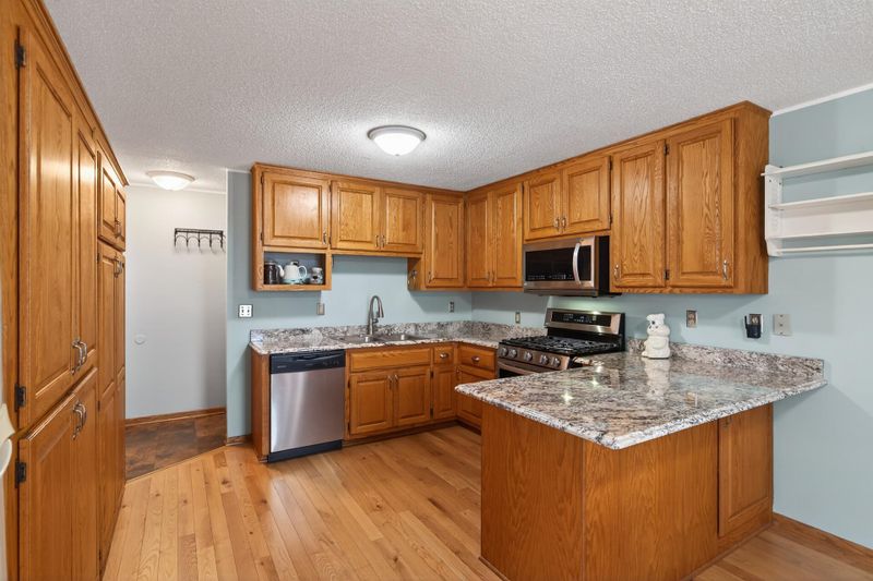 9447 Pilgrim Ln N, Maple Grove, MN 55369