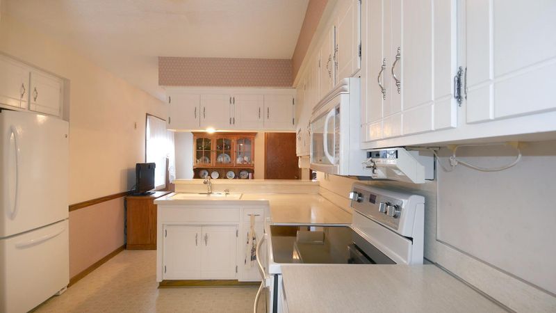 9608 Toledo Rd, Bloomington, MN 55437