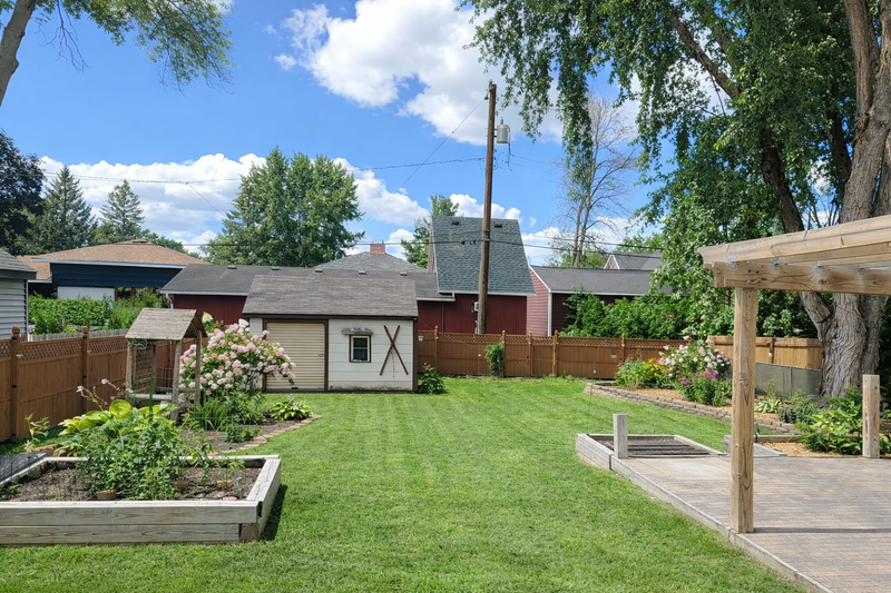 810 5th St W, Hastings, MN 55033