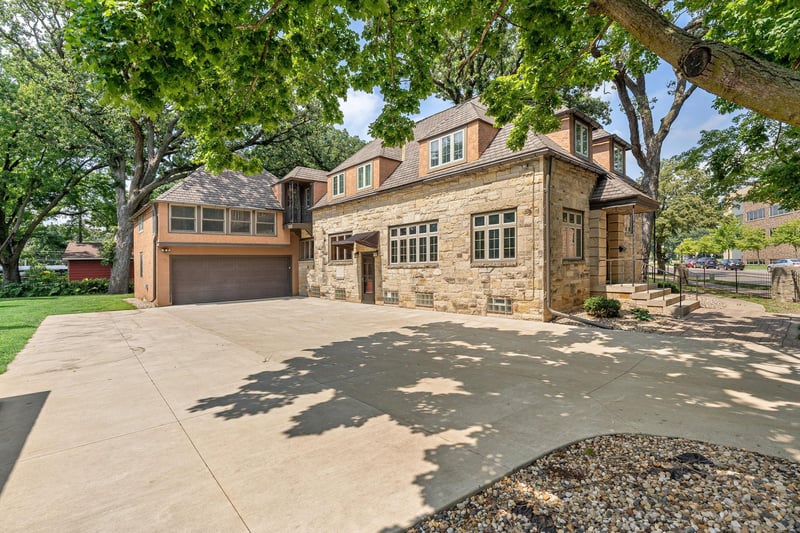 907 1st Dr NW, Austin, MN 55912