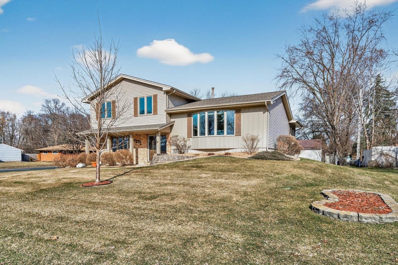 6331 Riverview Ter NE, Fridley, MN 55432
