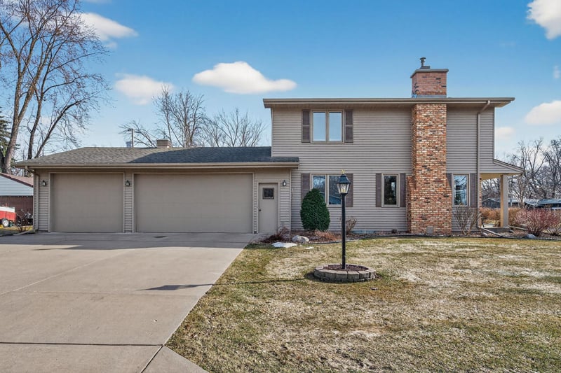 6331 Riverview Ter NE, Fridley, MN 55432