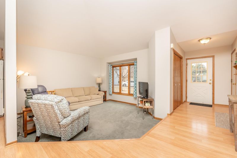 1817 Ruby Cir, Shakopee, MN 55379