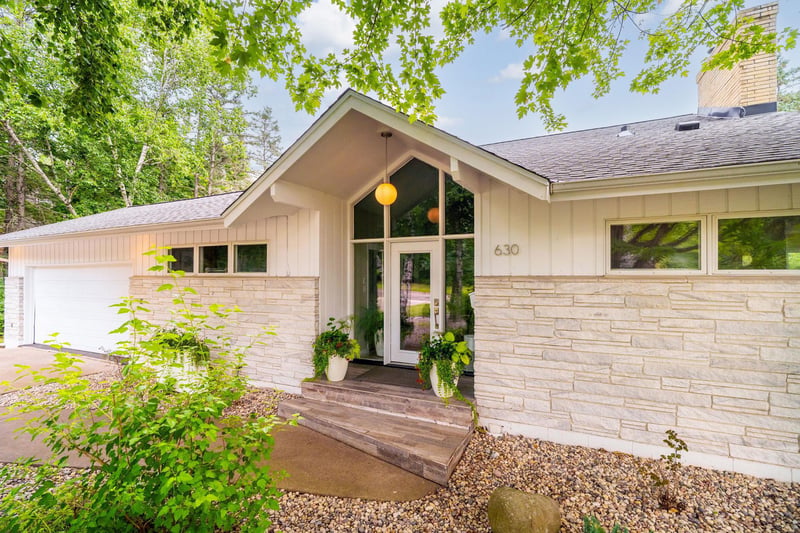 630 Valley Dr, Duluth, MN 55804