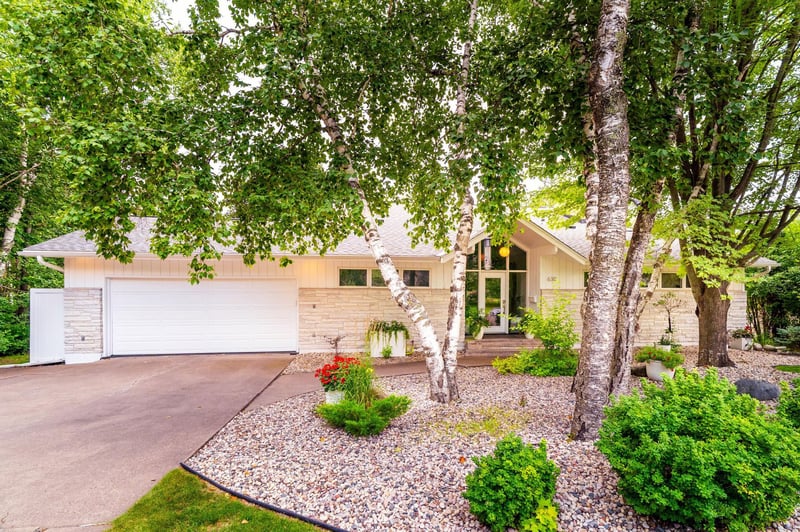 630 Valley Dr, Duluth, MN 55804