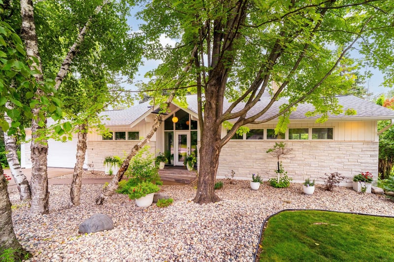 630 Valley Dr, Duluth, MN 55804