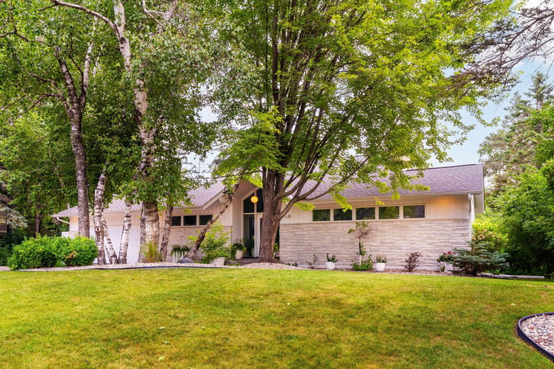 630 Valley Dr, Duluth, MN 55804