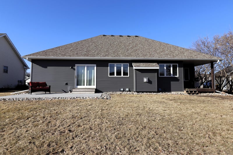 211 8th Ave NW, New Prague, MN 56071